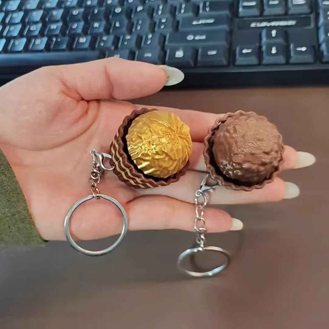 Food Like Snacks - ميدالية مفاتيح دبي شوكليت بتصميم لوحة